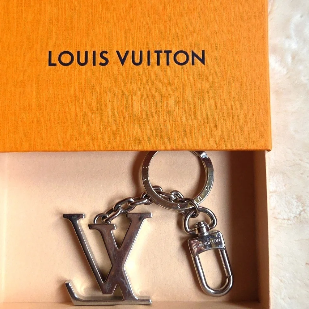 Louis Vuitton Silver Monogram‎ Keychain
